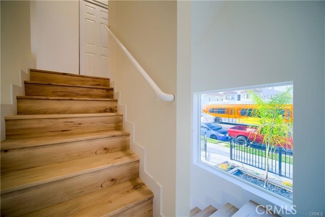 Detail Gallery Image 8 of 17 For 630 E Adams Bld, Los Angeles,  CA 90011 - 4 Beds | 2/1 Baths