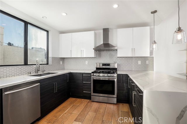 Detail Gallery Image 18 of 46 For 2400 Glendale Ct, Los Angeles,  CA 90039 - 3 Beds | 3 Baths