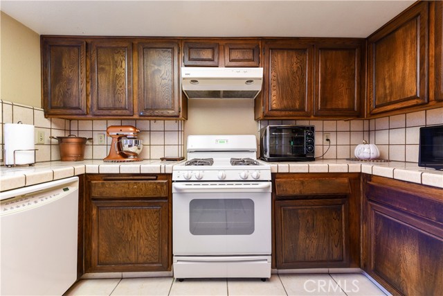 Detail Gallery Image 9 of 16 For 2890 Huntington #110,  Fresno,  CA 93721 - 3 Beds | 2/1 Baths