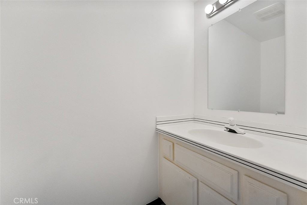 https://media.crmls.org/medias/2275590d-1d7d-45d2-ba2b-9ee1a38d8426.jpg?preset=X-Large