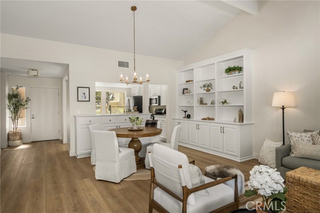 Detail Gallery Image 4 of 66 For 16 Driftwood #24,  Irvine,  CA 92604 - 2 Beds | 2 Baths