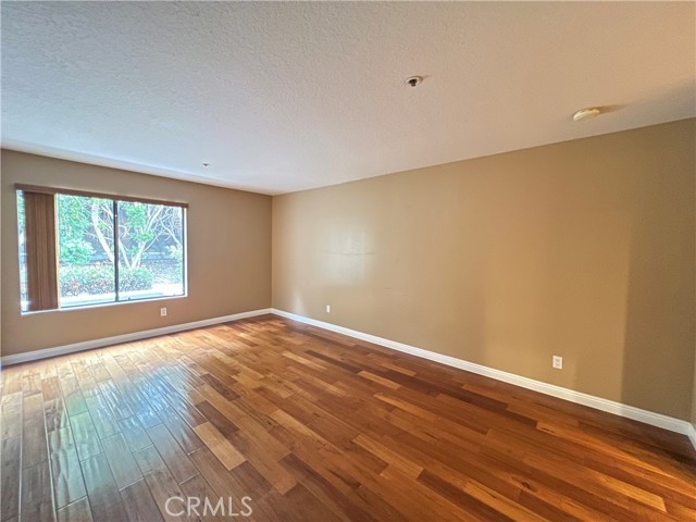 Detail Gallery Image 2 of 16 For 280 Cagney Ln #104,  Newport Beach,  CA 92663 - 2 Beds | 2 Baths