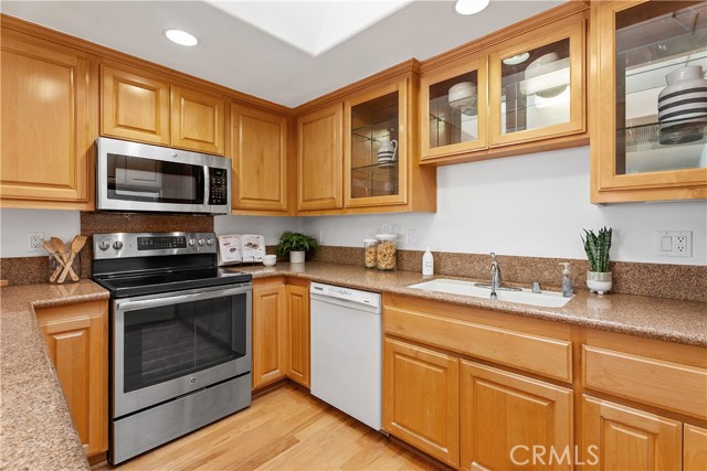 Newer stove and microwave.