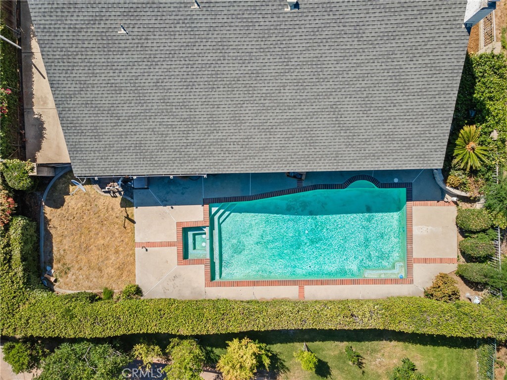 https://media.crmls.org/medias/227752e0-4b99-4b60-b572-4f9de0e69876.jpg?preset=X-Large