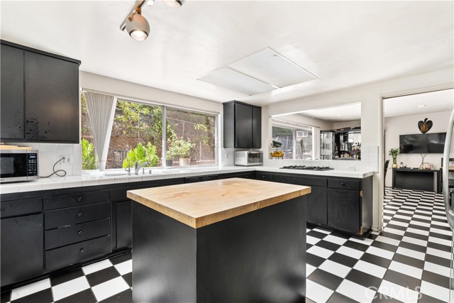 1438 Hillside Drive, Glendale CA: https://media.crmls.org/medias/22786d98-1c59-4ebb-ba46-75ed638e0b62.jpg