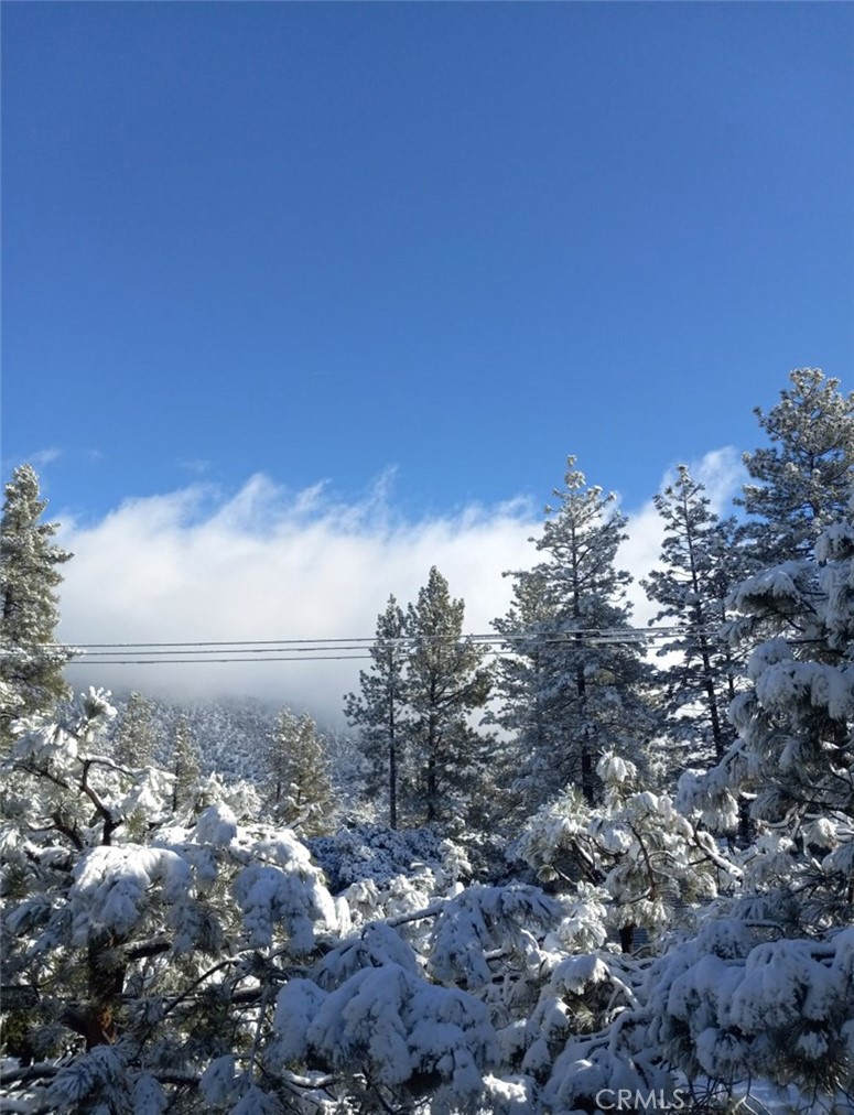 https://media.crmls.org/medias/2279190a-ef0e-4276-825e-9e8578f0d46f.jpg?preset=X-Large