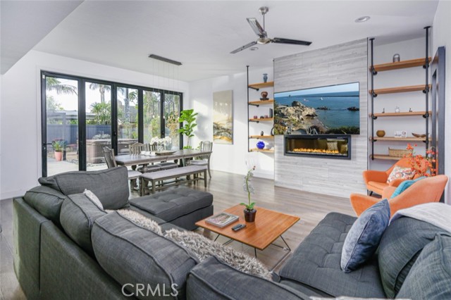 20121 Bushard Street, Huntington Beach CA: https://media.crmls.org/medias/227aaba5-c55e-435e-8b4b-16e8098eff27.jpg