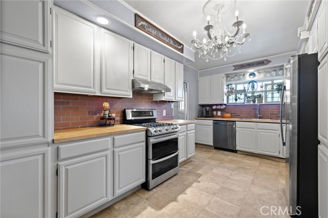 Detail Gallery Image 9 of 49 For 3010 Elmwood Ave, Bakersfield,  CA 93305 - 4 Beds | 2 Baths