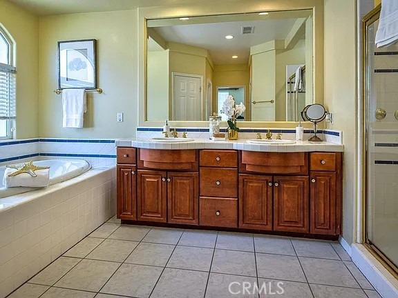 https://media.crmls.org/medias/227b8b9e-93e5-460e-90e4-24a108d0f3c5.jpg?preset=X-Large