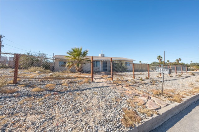 Detail Gallery Image 1 of 27 For 73353 Yucca Ave, Twentynine Palms,  CA 92277 - 3 Beds | 2 Baths