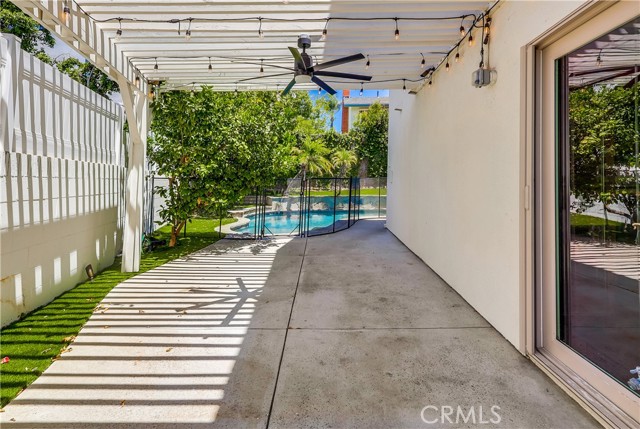 5528 Voletta Place, Valley Village CA: https://media.crmls.org/medias/227cb673-1352-4b7d-b311-a9f4dd906976.jpg