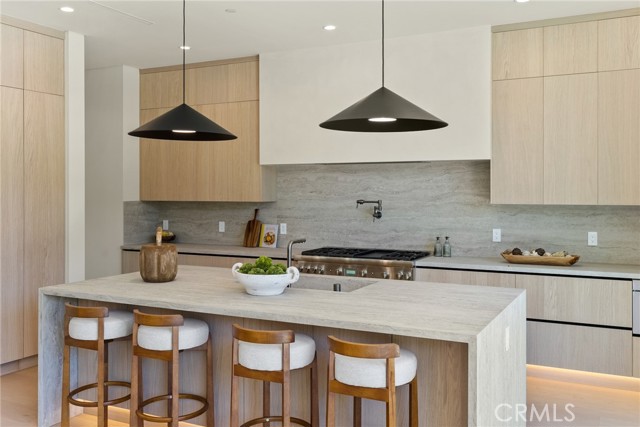 Detail Gallery Image 17 of 75 For 14738 Otsego St, Sherman Oaks,  CA 91403 - 5 Beds | 5/1 Baths