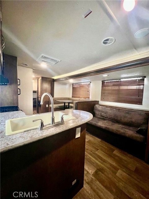 Detail Gallery Image 5 of 60 For 1295 S Cawston Ave, Hemet,  CA 92545 - – Beds | – Baths