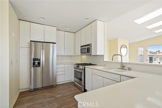 221 33rd Street, Manhattan Beach, California 90266, 3 Bedrooms Bedrooms, ,1 BathroomBathrooms,Residential,Sold,33rd,SB22087208