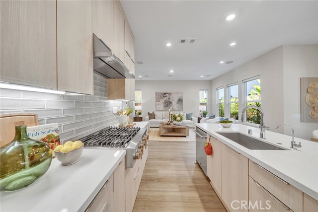 Detail Gallery Image 11 of 63 For 120 Parkland Alley, Lake Forest,  CA 92630 - 5 Beds | 4 Baths