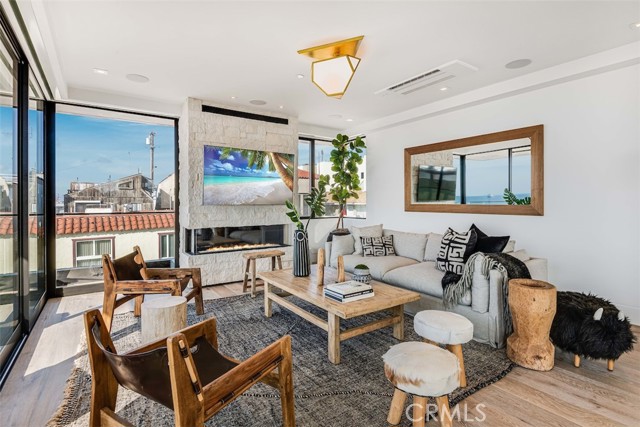 200 40th Street, Manhattan Beach, California 90266, 4 Bedrooms Bedrooms, ,4 BathroomsBathrooms,Residential,Sold,40th,SB22010624