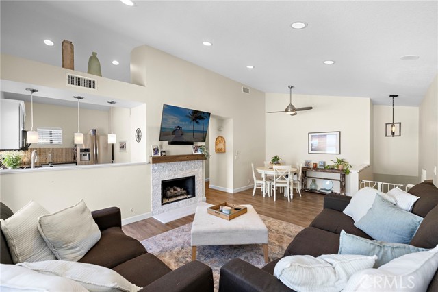 Detail Gallery Image 3 of 31 For 26433 Portola, Mission Viejo,  CA 92692 - 2 Beds | 2 Baths