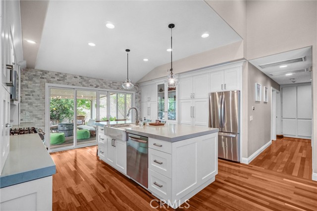 1 Deerwood W, Irvine CA: https://media.crmls.org/medias/22807b78-30b5-491b-be97-62fafd68b09a.jpg