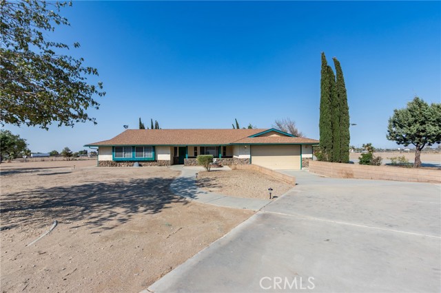10731 Anaconda Avenue, Oak Hills CA: https://media.crmls.org/medias/228099ea-24ba-4599-ba79-3d488a2e7793.jpg