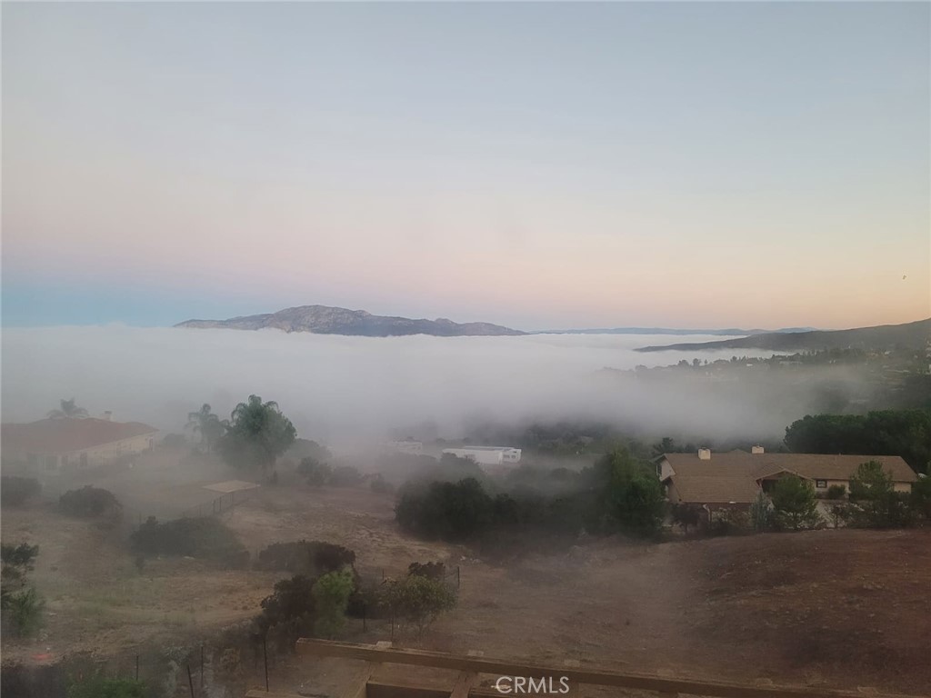 https://media.crmls.org/medias/2280d855-79d4-44dc-b502-5355f1c7c7c3.jpg?preset=X-Large