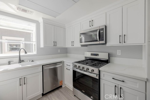 Detail Gallery Image 6 of 24 For 26954 Flo #346,  Canyon Country,  CA 91351 - 3 Beds | 2 Baths