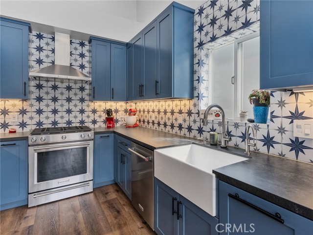 Detail Gallery Image 12 of 32 For 3506 Blossom Ln #C,  Redondo Beach,  CA 90278 - 3 Beds | 2/1 Baths