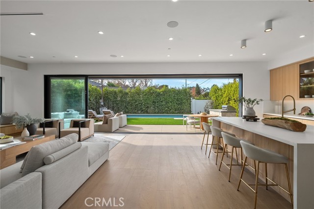 4453 Gentry Avenue, Studio City CA: https://media.crmls.org/medias/22825dfa-957c-4e3b-b217-29ca0db45924.jpg