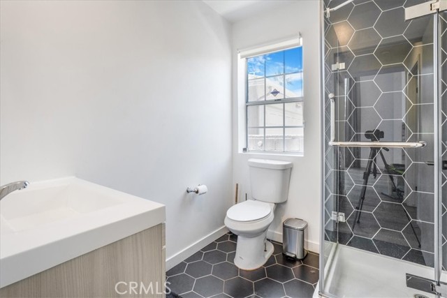 2481 S Bundy Drive, Los Angeles CA: https://media.crmls.org/medias/2282b97e-c7ed-4fa8-a788-ad4a3bc76668.jpg