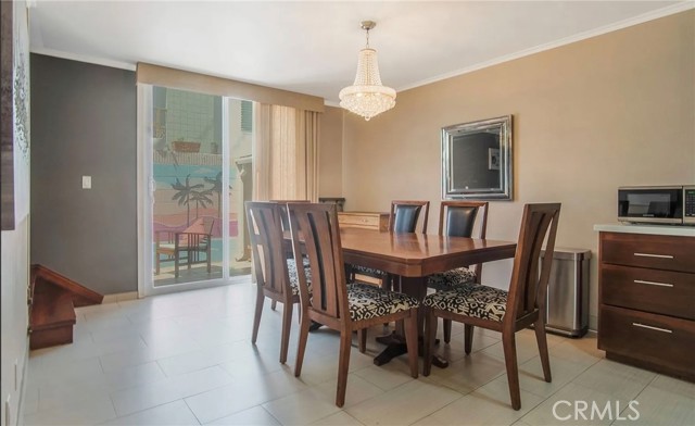 Detail Gallery Image 8 of 20 For 3121 Colorado Ave, Santa Monica,  CA 90404 - 3 Beds | 2/1 Baths