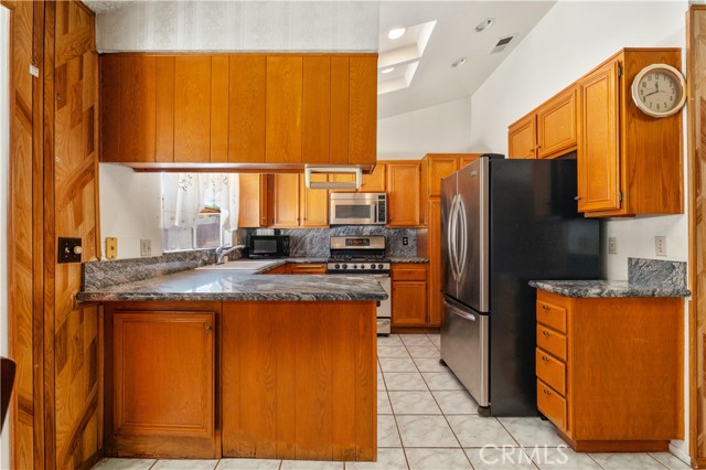 Image 10 of 31 For 22533 Kinross Lane