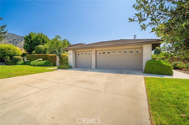 964 N Entrada Way, Glendora CA: https://media.crmls.org/medias/2282feb4-1bde-4c00-9e2f-a5d44006ff30.jpg