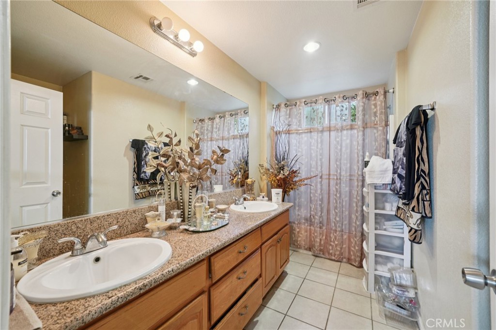 https://media.crmls.org/medias/228327de-959e-466a-9e46-6166d85308e1.jpg?preset=X-Large