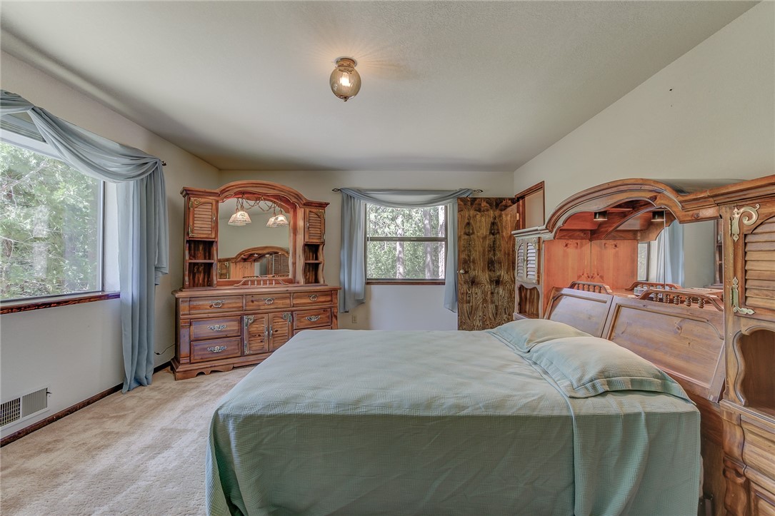 Detail Gallery Image 49 of 73 For 9809 N. Old Stage Road, Weed,  CA 96094 - 4 Beds | 3/1 Baths