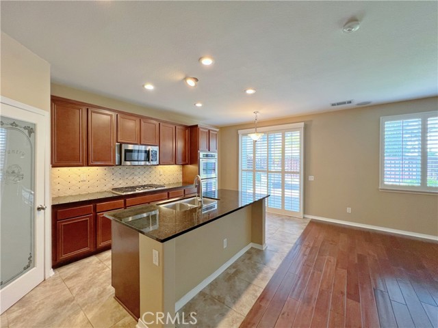 Detail Gallery Image 5 of 27 For 32647 Dorset Ct, Temecula,  CA 92592 - 4 Beds | 2/1 Baths