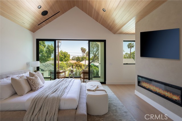 Detail Gallery Image 17 of 39 For 4936 Strohm Ave, Toluca Lake,  CA 91601 - 6 Beds | 6/1 Baths