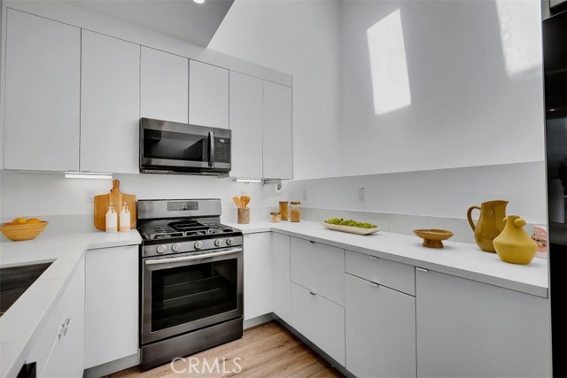 Detail Gallery Image 8 of 27 For 6919 Knowlton Place, Los Angeles,  CA 90045 - 3 Beds | 4 Baths