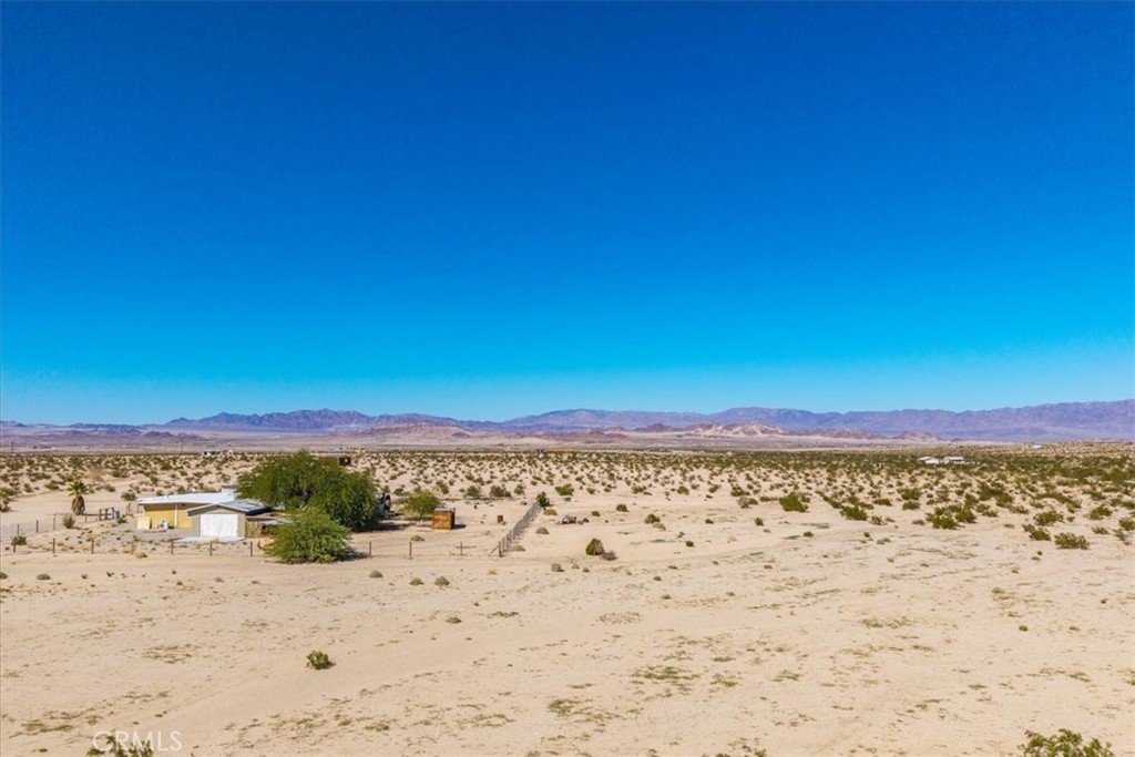 https://media.crmls.org/medias/2285e1dd-44d0-4365-be9e-e7cf2e961dbf.jpg?preset=X-Large