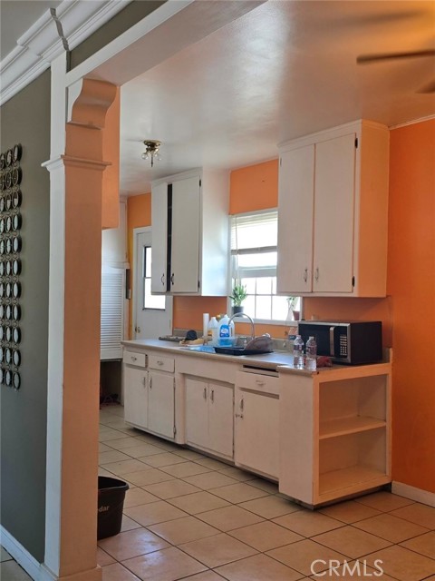 722 N Philadelphia Street, Anaheim CA: https://media.crmls.org/medias/22860dca-658f-4ad8-a70f-4fd101845173.jpg