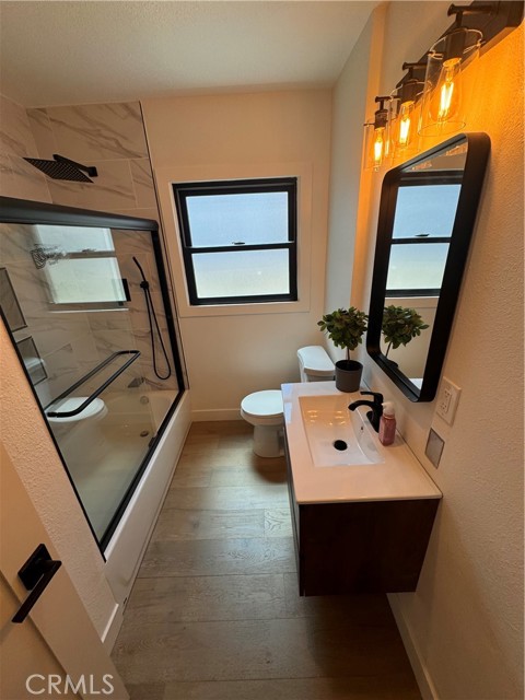 17037 Covello Street, Van Nuys CA: https://media.crmls.org/medias/22862271-4a1a-464c-8e94-327b948b6784.jpg