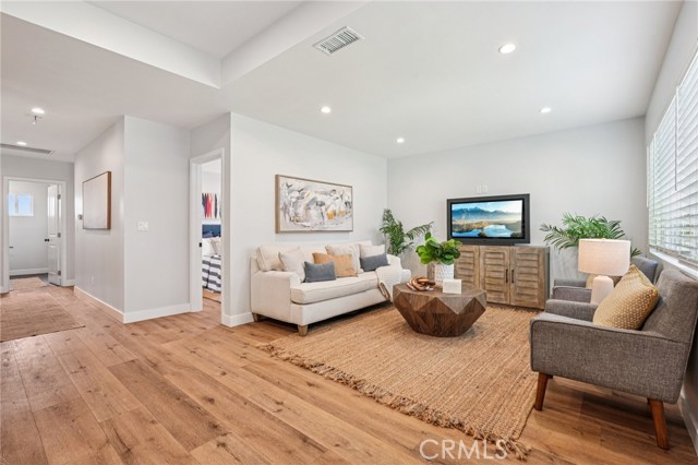 Image 5 of 28 For 18919 Cranbrook Avenue