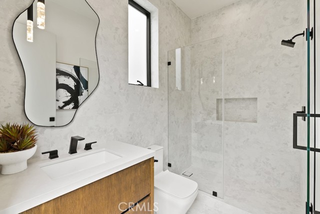 Detail Gallery Image 47 of 74 For 4708 Noble Ave, Sherman Oaks,  CA 91403 - 4 Beds | 5/1 Baths