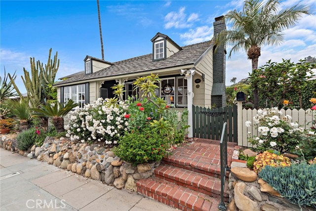 Detail Gallery Image 1 of 18 For 524 Park Ave, Laguna Beach,  CA 92651 - 2 Beds | 2 Baths