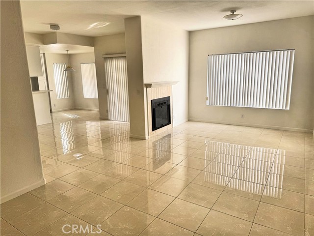 Detail Gallery Image 1 of 18 For 18319 Hart St #3,  Reseda,  CA 91335 - 4 Beds | 4 Baths