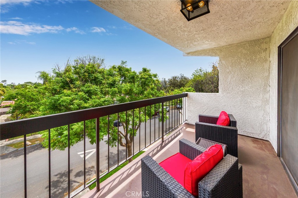 635 E Elmwood Avenue 201Burbank img 2