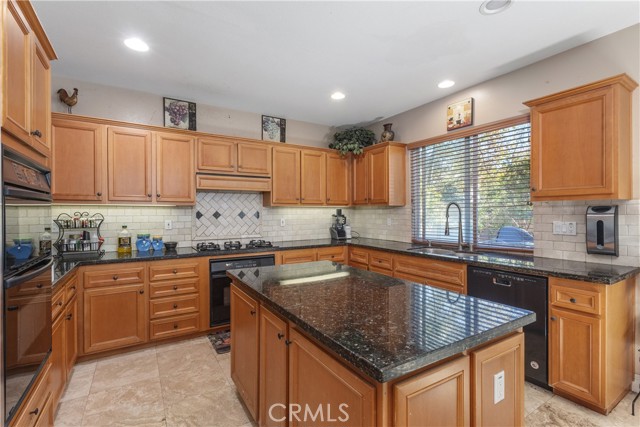 1547 Amberleaf, Costa Mesa CA: https://media.crmls.org/medias/2288677b-b674-4ca0-9e0f-7682c9a6163a.jpg