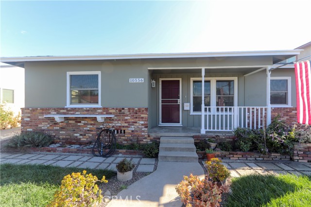 Detail Gallery Image 4 of 31 For 10556 Haledon, Downey,  CA 90241 - 3 Beds | 3 Baths