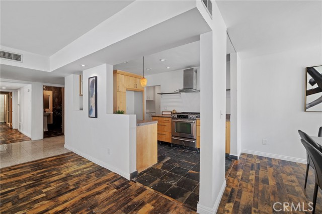 Detail Gallery Image 12 of 42 For 5339 Newcastle Ave #112,  Encino,  CA 91316 - 3 Beds | 2 Baths