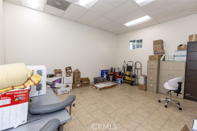 6624 Van Nuys Boulevard, Van Nuys CA: https://media.crmls.org/medias/228b9694-77b4-4799-bfbc-b2d00e5cddf2.jpg