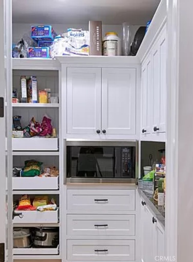 https://media.crmls.org/medias/228c0813-32d6-4fbf-82cd-21431cde7f54.jpg?preset=X-Large