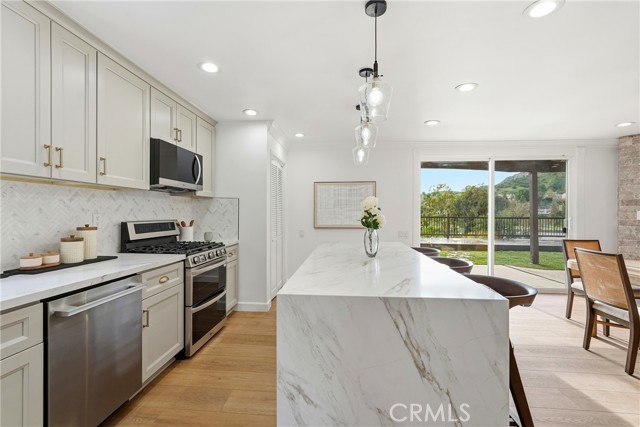 Detail Gallery Image 8 of 62 For 24308 Highlander Rd, West Hills,  CA 91307 - 3 Beds | 2 Baths